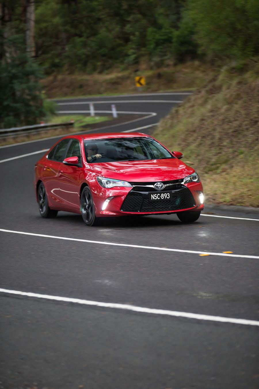  Toyota Camry Atara SX 2015 года  (фото 2 из 18)